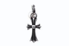 Load image into Gallery viewer, 新品未使用 CHROME HEARTS クロムハーツ CHクロス ベビーファット ピアス 14k 重量2.4g シルバー 2004/.925刻印 中古 4b011444