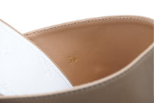 Load image into Gallery viewer, 極美品 Maison Margiela メゾン マルジェラ HANNAH MULE ハンナ ミュール S58WP0246 サイズ36 足袋 ブラウン 中古 4b012108