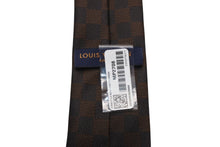 Load image into Gallery viewer, 新品未使用 LOUIS VUITTON ルイヴィトン LV MADE ネクタイ NIGO ダックモチーフ シルク ブラウン 中古 4b012041