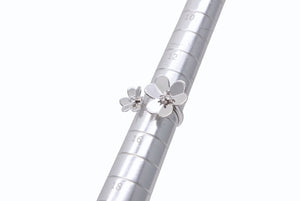 新品同様 ノーブランド ソクラテス 花柄リング 重量約4.8g K18 サイズ15 約15号 中古 4b012477
