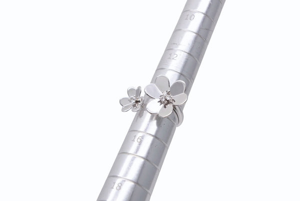 新品同様 ノーブランド ソクラテス 花柄リング 重量約4.8g K18 サイズ15 約15号 中古 4b012477
