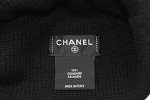 Load image into Gallery viewer, 新品未使用 CHANEL シャネル ニットキャップ ココマーク ハートラインストーン イタリア製 カシミア ブラック 中古 4b012358