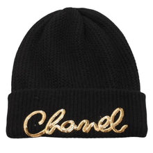 Load image into Gallery viewer, CHANEL シャネル ニットキャップ ビーニー ニット帽 AA8313 ココマーク カシミヤ スパンコール ブラック ゴールド 美品 中古 4b012373