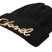 Load image into Gallery viewer, CHANEL シャネル ニットキャップ ビーニー ニット帽 AA8313 ココマーク カシミヤ スパンコール ブラック ゴールド 美品 中古 4b012373