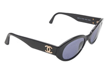 Load image into Gallery viewer, CHANEL シャネル ココマーク オーバル型 サングラス 03517 ブラック プラスチック 美品 中古 4b012417