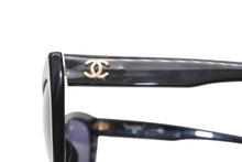 画像をギャラリービューアに読み込む, 極美品 CHANEL シャネル ココマーク キャッツアイシェイプ サングラス 01943 ブラック ブルーレンズ プラスチック 中古 4b012396