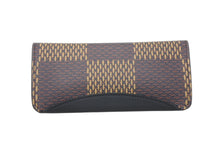 Load image into Gallery viewer, 新品未使用 LOUIS VUITTON ルイヴィトン エテュイ NIGO メガネケース モノグラムキャンバス ブラウン シルバー金具 中古 4b012047
