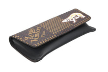 Load image into Gallery viewer, 新品未使用 LOUIS VUITTON ルイヴィトン エテュイ NIGO メガネケース モノグラムキャンバス ブラウン シルバー金具 中古 4b012047