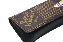 Load image into Gallery viewer, 新品未使用 LOUIS VUITTON ルイヴィトン エテュイ NIGO メガネケース モノグラムキャンバス ブラウン シルバー金具 中古 4b012047
