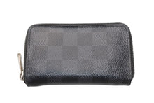 Load image into Gallery viewer, LOUIS VUITTON ルイヴィトン ジッピーコインパース ダミエグラフィット N63076 フランス製 PVC ブラック シルバー 美品 中古 4b011565