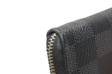 Load image into Gallery viewer, LOUIS VUITTON ルイヴィトン ジッピーコインパース ダミエグラフィット N63076 フランス製 PVC ブラック シルバー 美品 中古 4b011565