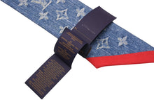 Load image into Gallery viewer, 新品未使用 LOUISVUITTON ルイヴィトン LV×TM バンドーBB スカーフ 2025SS M96390 モノグラムデニムチェリー シルク ブルー レッド 中古 4b012053