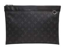Load image into Gallery viewer, 極美品 LOUIS VUITTON ルイヴィトン モノグラムエクリプス ポシェット ディスカバリー クラッチバッグ M62291 ブラック PVC レザー シルバー金具 中古 4b012473