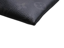 Load image into Gallery viewer, 極美品 LOUIS VUITTON ルイヴィトン モノグラムエクリプス ポシェット ディスカバリー クラッチバッグ M62291 ブラック PVC レザー シルバー金具 中古 4b012473