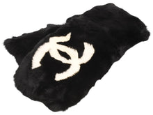 Load image into Gallery viewer, 極美品 CHANEL シャネル デカココマーク ラパンネックウォーマー マフラー ラパン ブラック ホワイト 中古 4b012541