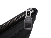 Load image into Gallery viewer, 極美品 LOUIS VUITTON ルイヴィトン モノグラムエクリプス ポシェット ディスカバリー クラッチバッグ M62291 ブラック PVC レザー シルバー金具 中古 4b012473