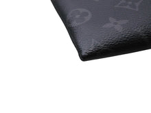 Load image into Gallery viewer, 極美品 LOUIS VUITTON ルイヴィトン モノグラムエクリプス ポシェット ディスカバリー クラッチバッグ M62291 ブラック PVC レザー シルバー金具 中古 4b012473