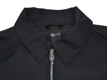 Load image into Gallery viewer, 新品未使用 CHROME HEARTS クロムハーツ レザー ジップアップ シャツ サイズL クロスパッチ ポリエステル シルバー925 ブラック 中古 4b012992