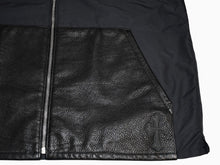 Load image into Gallery viewer, 新品未使用 CHROME HEARTS クロムハーツ レザー ジップアップ シャツ サイズL クロスパッチ ポリエステル シルバー925 ブラック 中古 4b012992