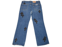 Load image into Gallery viewer, 極美品 CHROME HEARTS クロムハーツ LEVI'S 517 リーバイス 517 セメタリークロスパッチデニム ジーンズ サイズ36 20パッチ 中古 4b013000