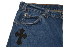 Load image into Gallery viewer, 極美品 CHROME HEARTS クロムハーツ LEVI'S 517 リーバイス 517 セメタリークロスパッチデニム ジーンズ サイズ36 20パッチ 中古 4b013000