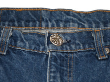 Load image into Gallery viewer, 極美品 CHROME HEARTS クロムハーツ LEVI'S 517 リーバイス 517 セメタリークロスパッチデニム ジーンズ サイズ36 20パッチ 中古 4b013000