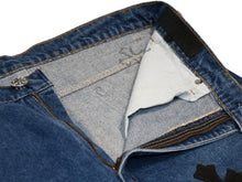 Load image into Gallery viewer, 極美品 CHROME HEARTS クロムハーツ LEVI'S 517 リーバイス 517 セメタリークロスパッチデニム ジーンズ サイズ36 20パッチ 中古 4b013000