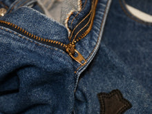 Load image into Gallery viewer, 極美品 CHROME HEARTS クロムハーツ LEVI'S 517 リーバイス 517 セメタリークロスパッチデニム ジーンズ サイズ36 20パッチ 中古 4b013000
