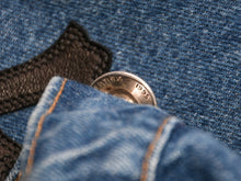 Load image into Gallery viewer, 極美品 CHROME HEARTS クロムハーツ LEVI'S 517 リーバイス 517 セメタリークロスパッチデニム ジーンズ サイズ36 20パッチ 中古 4b013000