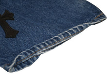 Load image into Gallery viewer, 極美品 CHROME HEARTS クロムハーツ LEVI'S 517 リーバイス 517 セメタリークロスパッチデニム ジーンズ サイズ36 20パッチ 中古 4b013000