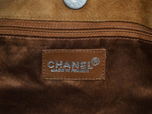Load image into Gallery viewer, CHANEL シャネル パッチワーク トートバッグ 6番台 ココマーク スウェード ブラウン エンボスロゴ マットシルバー金具 美品 中古 4b012867