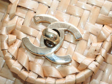 Load image into Gallery viewer, 新品同様 CHANEL シャネル マトラッセ 30cm Sフラップ Wチェーンショルダーバッグ 6番台 籠 カゴ 中古 4b013002