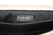 Load image into Gallery viewer, 新品同様 CHANEL シャネル ジャンボ マトラッセ XXL ショルダーバッグ ブロンズ チェーンショルダー デカマト 中古 4b012810