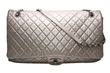 Load image into Gallery viewer, 新品同様 CHANEL シャネル ジャンボ マトラッセ XXL ショルダーバッグ ブロンズ チェーンショルダー デカマト 中古 4b012810