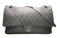 Load image into Gallery viewer, 新品同様 CHANEL シャネル ジャンボ マトラッセ XXL ショルダーバッグ カーキ チェーンショルダー デカマト 中古 4b012809