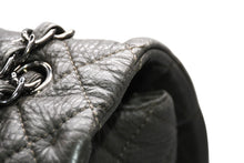 Load image into Gallery viewer, 新品同様 CHANEL シャネル ジャンボ マトラッセ XXL ショルダーバッグ カーキ チェーンショルダー デカマト 中古 4b012809