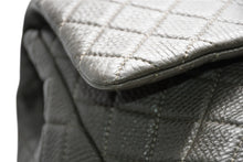 Load image into Gallery viewer, 新品同様 CHANEL シャネル ジャンボ マトラッセ XXL ショルダーバッグ カーキ チェーンショルダー デカマト 中古 4b012809