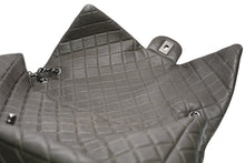 Load image into Gallery viewer, 新品同様 CHANEL シャネル ジャンボ マトラッセ XXL ショルダーバッグ カーキ チェーンショルダー デカマト 中古 4b012809