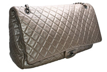 Load image into Gallery viewer, 新品同様 CHANEL シャネル ジャンボ マトラッセ XXL ショルダーバッグ ブロンズ チェーンショルダー デカマト 中古 4b012810