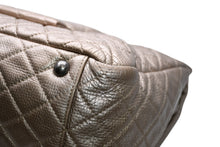 Load image into Gallery viewer, 新品同様 CHANEL シャネル ジャンボ マトラッセ XXL ショルダーバッグ ブロンズ チェーンショルダー デカマト 中古 4b012810
