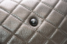 Load image into Gallery viewer, 新品同様 CHANEL シャネル ジャンボ マトラッセ XXL ショルダーバッグ ブロンズ チェーンショルダー デカマト 中古 4b012810