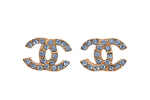 Load image into Gallery viewer, CHANEL シャネル ピアス ココマーク ラインストーン 01P刻印 ブルー ゴールド 美品 中古 4b011932