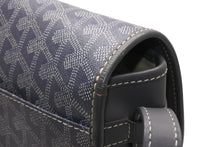 Load image into Gallery viewer, GOYARD ゴヤール ベルヴェデーレMM ショルダーバッグ グレー PVC レザー シルバー金具 ヘリンボーン柄 美品 中古 4b013001