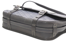 Load image into Gallery viewer, GOYARD ゴヤール ベルヴェデーレMM ショルダーバッグ グレー PVC レザー シルバー金具 ヘリンボーン柄 美品 中古 4b013001