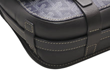Load image into Gallery viewer, GOYARD ゴヤール ベルヴェデーレMM ショルダーバッグ グレー PVC レザー シルバー金具 ヘリンボーン柄 美品 中古 4b013001