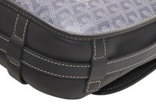 Load image into Gallery viewer, GOYARD ゴヤール ベルヴェデーレMM ショルダーバッグ グレー PVC レザー シルバー金具 ヘリンボーン柄 美品 中古 4b013001
