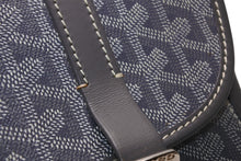 Load image into Gallery viewer, GOYARD ゴヤール ベルヴェデーレMM ショルダーバッグ グレー PVC レザー シルバー金具 ヘリンボーン柄 美品 中古 4b013001