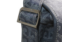 Load image into Gallery viewer, 極美品 GOYARD ゴヤール ショルダーバッグ グランブルーGM ヘリンボーン柄 PVC レザー グレーシルバー金具 中古 4b012954