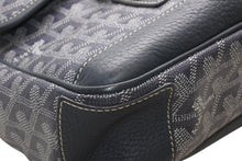 Load image into Gallery viewer, 極美品 GOYARD ゴヤール ショルダーバッグ グランブルーGM ヘリンボーン柄 PVC レザー グレーシルバー金具 中古 4b012954