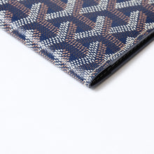 Load image into Gallery viewer, 極美品 GOYARD ゴヤール ヘリンボーン グルネル パスポートケース ダークネイビー PVC レザー 中古 4b013517